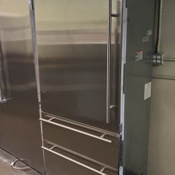 Viking 36”Wide Built In Stainless Steel 7Series Bottom Freezer Refrigerator 