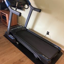 Horizon 7.0 AT Treadmill Like New