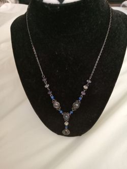 Womans Vintage Necklace 