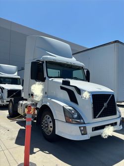Volvo VNL42T(contact info removed)