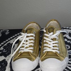 I found Allstar chuck Taylors in my brother's closet.