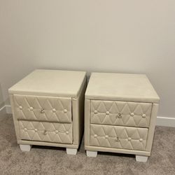 2 Nightstands 