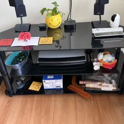 Mesa para TV, casi nueva