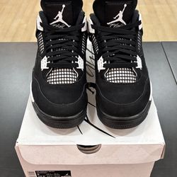 Used Jordan 4 White Thunder