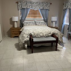 Queen mattress and box spring