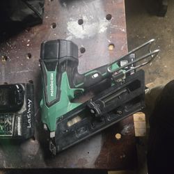 18V 3-1/2 Inch 30° Paper Strip Framing Nailer | Metabo HPT NR1890DCS