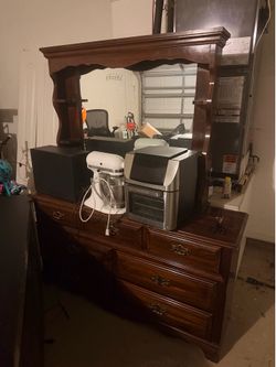 Dresser/mirror