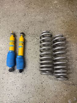 Bilstein B6 4600 Shocks & Rough Country 1.5" Leveling Lift Springs