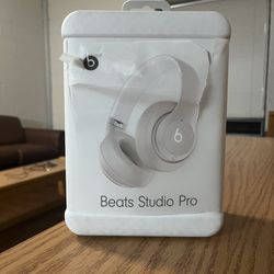 Beats Studio pro (with Two Years Apple Care +)