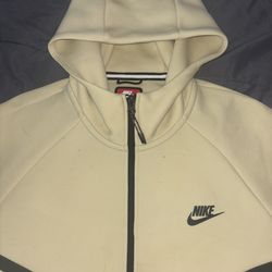 Cream Nike tech Real