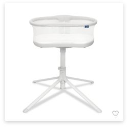 Halo Swivel Bassinet with Changing table 