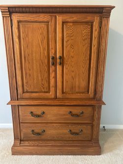Solid oak dresser/tv cabinet