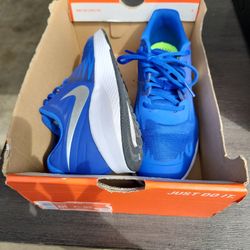 Nike Boys Size 6.5 Blue