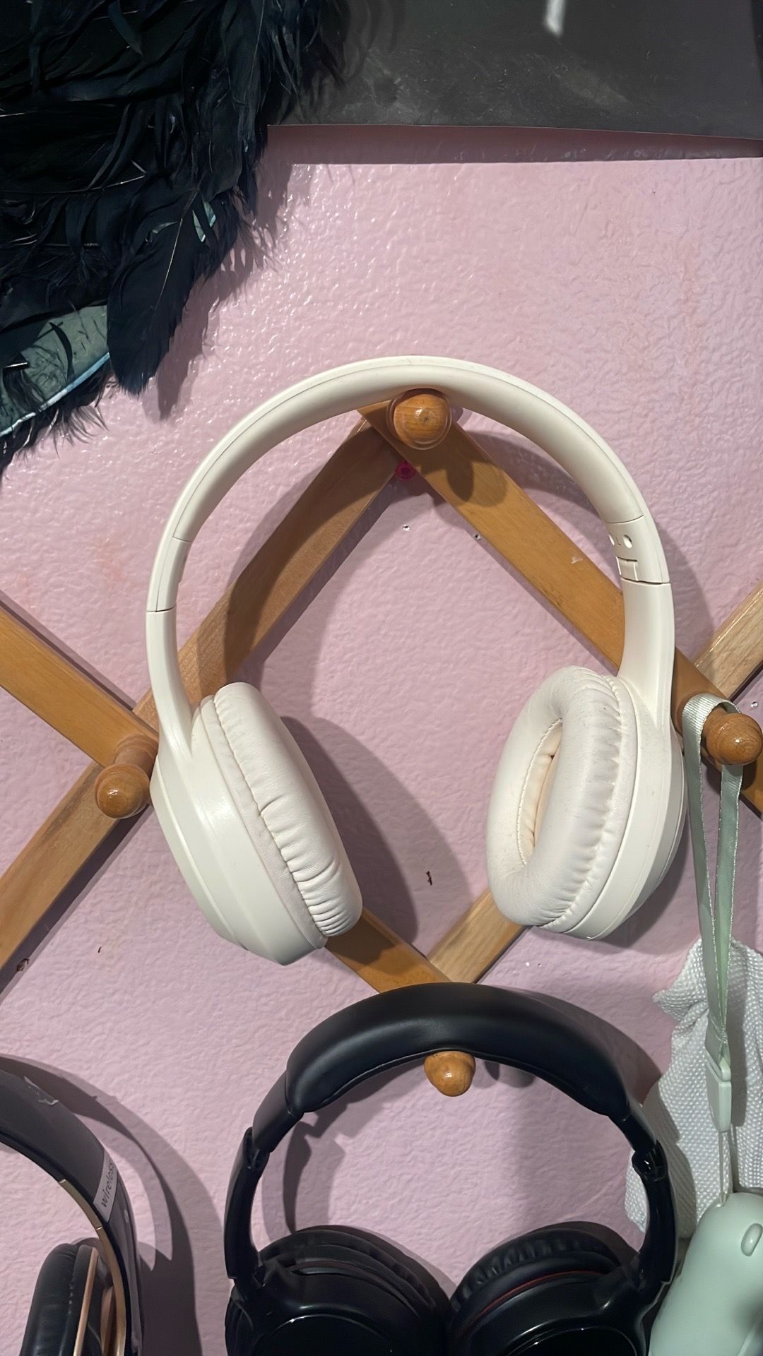 Lenovo thinkplus white headphones