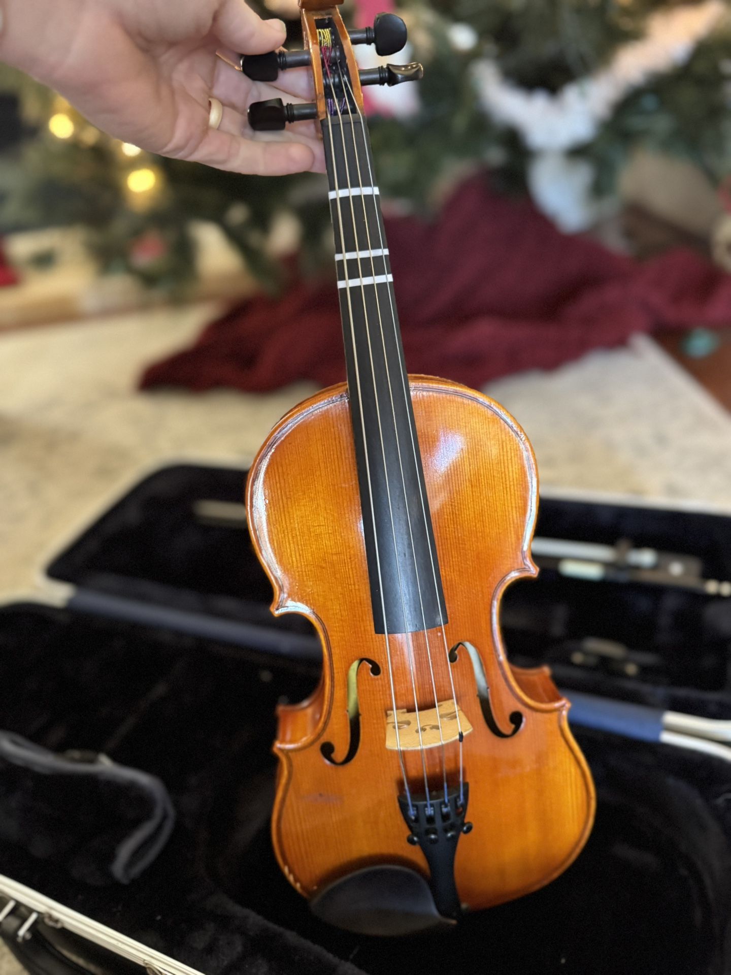 It’s Samuel Eastman Rosin viola - no. VA100 SN 11233473