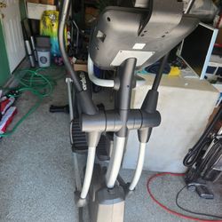 NordicTrack Se 9i Elliptical Machine 