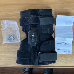 Donjoy Medium Drytex Hinged Knee Brace 