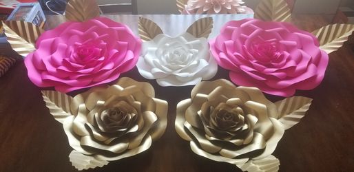 Paper flowers and paper roses. Flores de papel