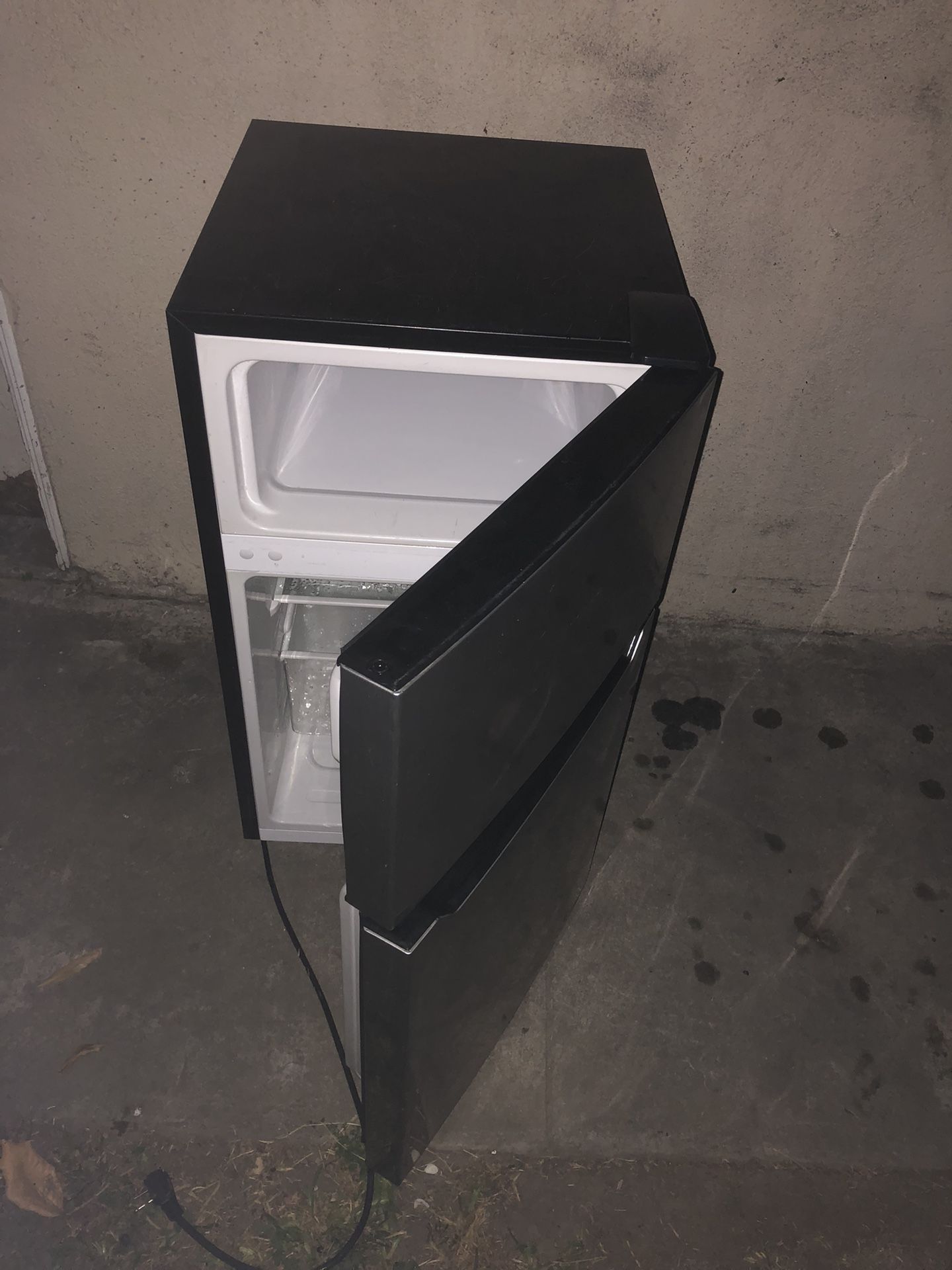 4FT Refrigerator And Freezer