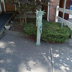 Hand Made Hand Painted Statue Of Liberty Yard Decoration/ 45.5 Inches Tall/$19.99