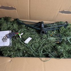 7.5 t Wesley Long Needle Pine LED Pre-Lit Tree