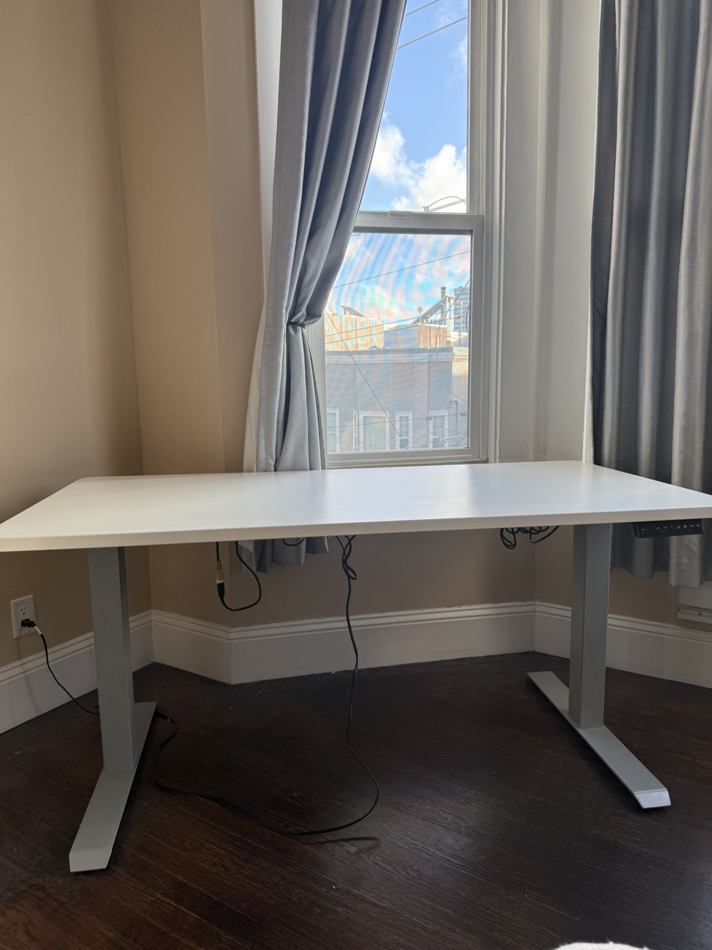 AMQ Standing Desk (60 in x 30 in)