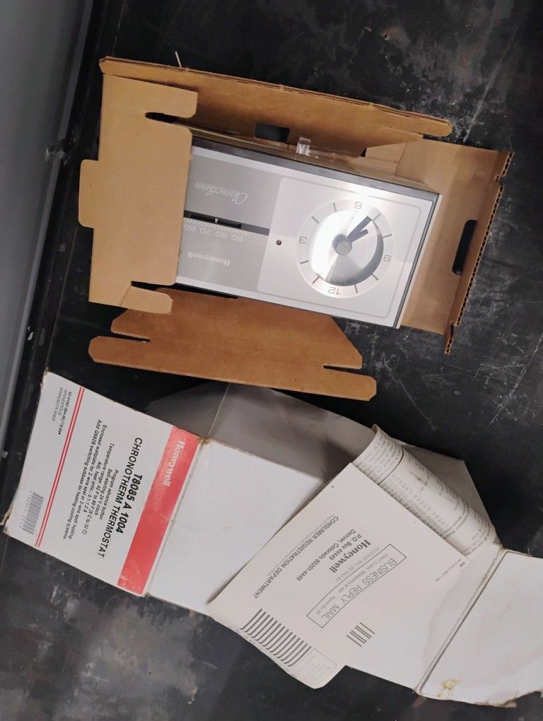 HONEYWELL T8085a1004 Chronotherm Thermostat