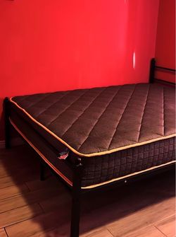 Cama y colchón Queen size/ Bed and mattress