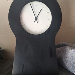 VINTAGE KEYHOLE CLOCK WITH INSIDE SHELF 