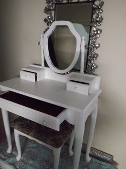 Vanity set