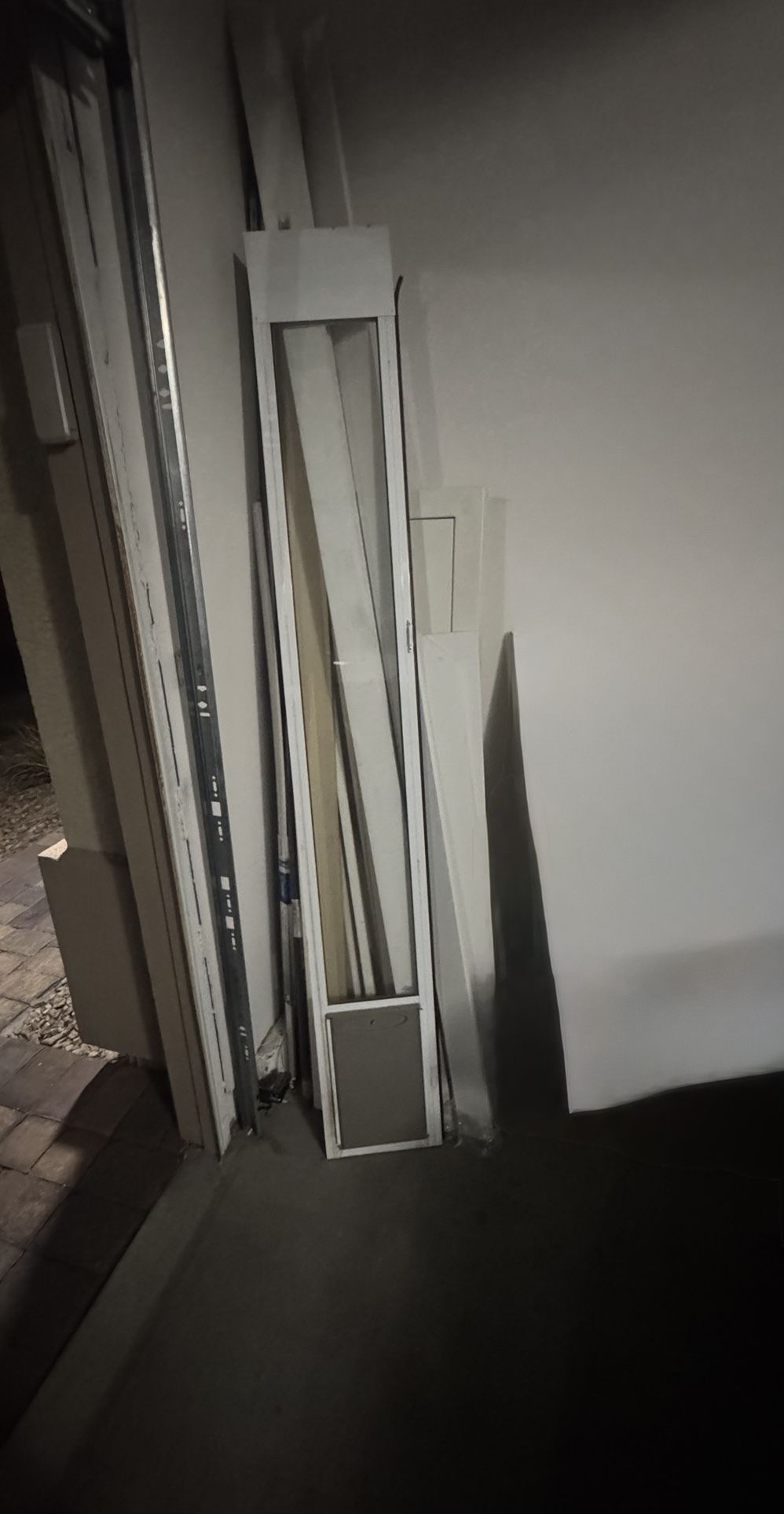 PetSafe Sliding Glass Pet Door Small-Medium ***Read***