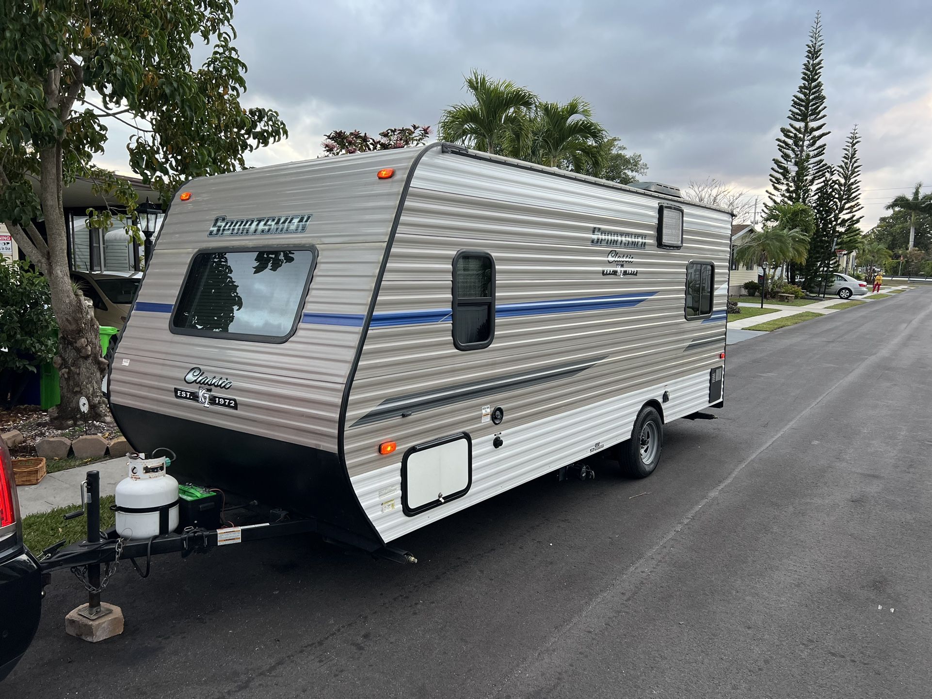 2020 21.5’ K-Z Sportsmen Classic - Ultra Lightweight RV Travel Trailer Camper in brand new condition.