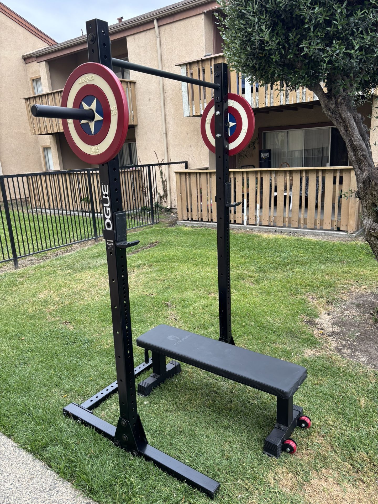 ROGUE SML-2C SQUAT RACK WITH STORAGE PEGS AND TITAN FLAT WEIGHTS BENCH Prices Listed At The Bottom Under Description 👇👇👇👇