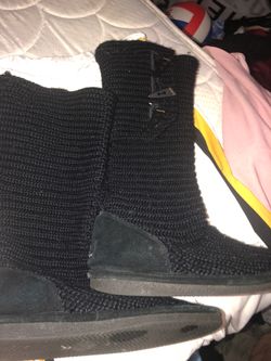 Knitting winter boots perfect for women and youth size 7 Bearpaw brand very comfy cozy and warm