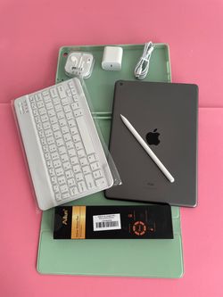 Apple IPad 8th Generation (10.2” Retina /Latest iOS 26/ 2020 model) 32GB with stylus pen, keyboard & Accessories