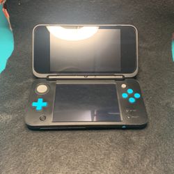 Black And Turquoise Nintendo DSXL With Four Games Downloaded