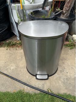 Trash can