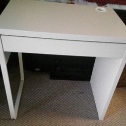 White Desk 