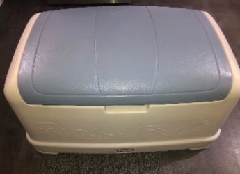 Vintage little tikes toy chest