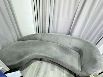 CURVED VELVET LOVESEAT LIGHT GREY