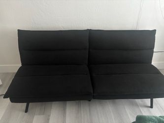 Sofá cama negro convertible – Buen estado