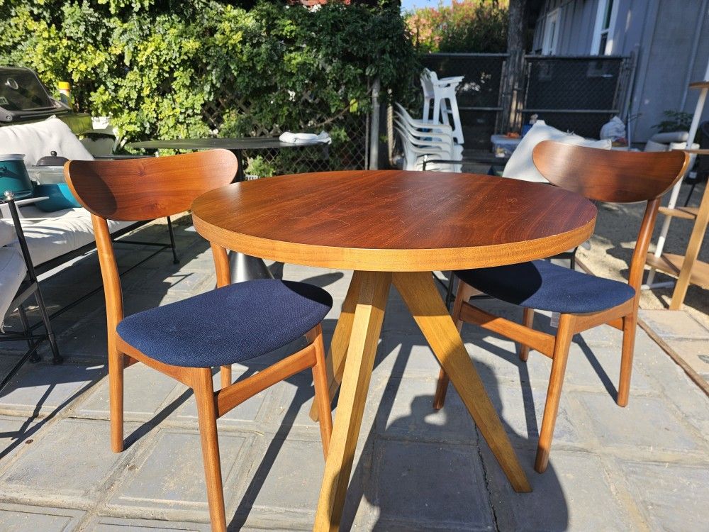 West Elm Dini G Set Table With Two Matching Chairs