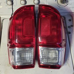  2016 to 2023 toyota tacoma complete tailgate lights 