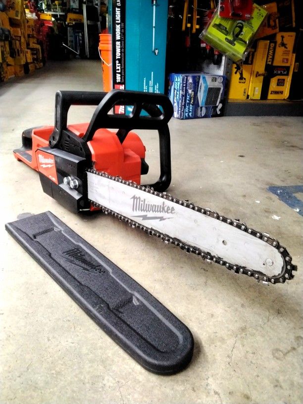 Milwaukee M18 FUEL 16 in. 18V Lithium-Ion Brushless Battery Chainsaw (Tool-Only)