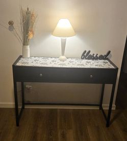 Good used condition console table or entryway table.