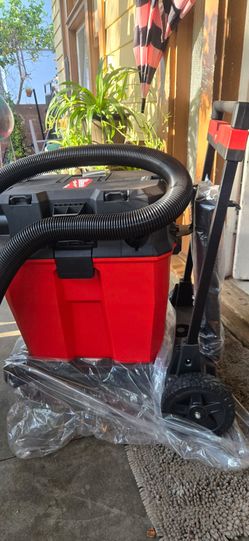 Milwaukee  fuel vacumm 12 gallons