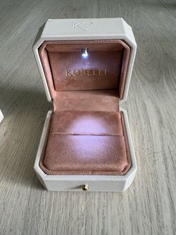 Kobelli Ring Box with Built-In LED Light