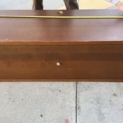 FLATSCREEN TV STAND
