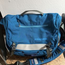Patagonia Blue Gray Messenger Bag Adjustable Strap Buckle Zip Pockets