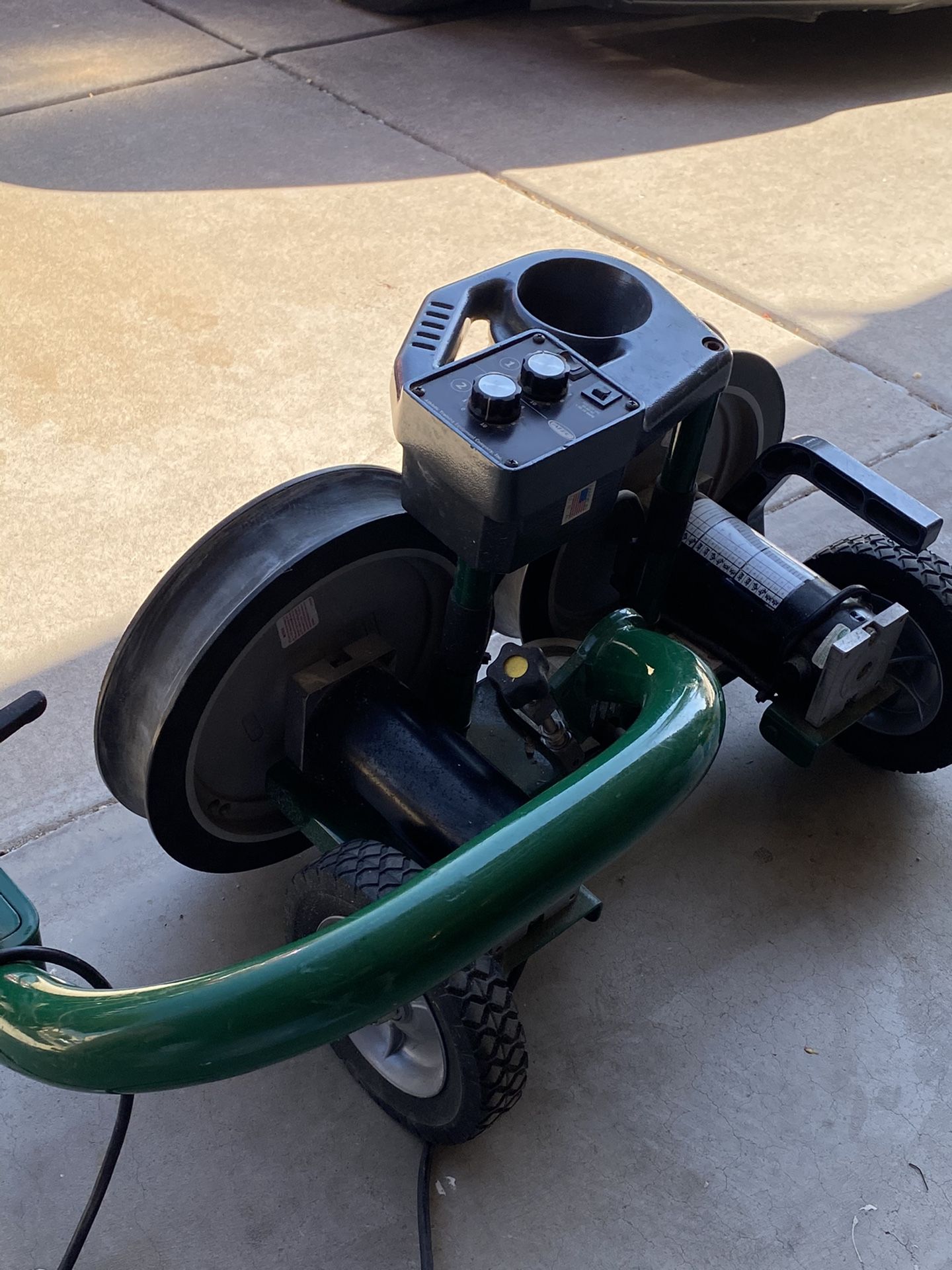 EXCELLENT! ATEC CASEY PRO PITCHING MACHINE